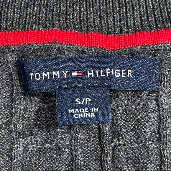 Tommy Hilfiger size small dark grey textured sweater scoop neck & chest logo EUC - Picture 9 of 11